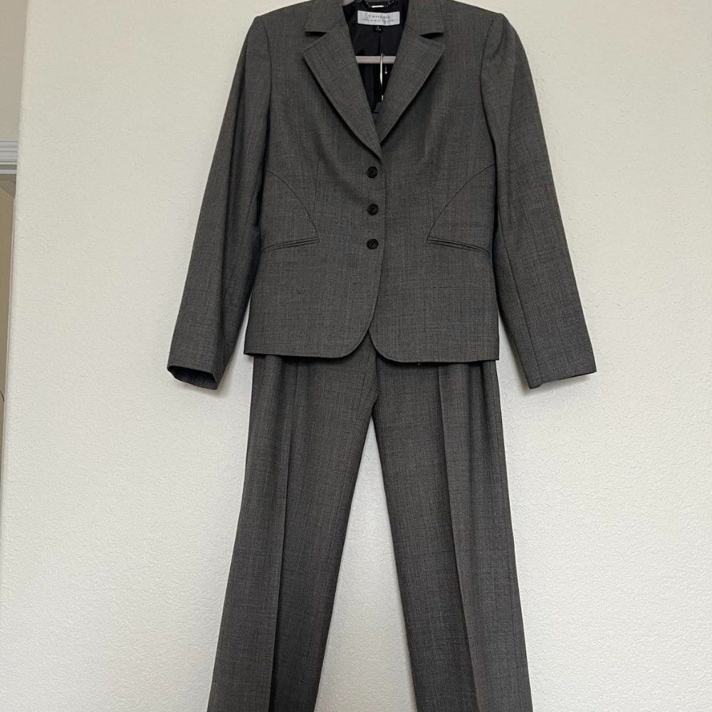 Tahari ASL Women's Gray Blazer & Pants Suit